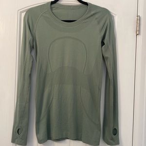 Lululemon swiftly tech long sleeve shirt in green size 6